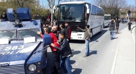 Bakırköy'deki Kalabalığa Polisten 'Grup Yorum' Müdahalesi