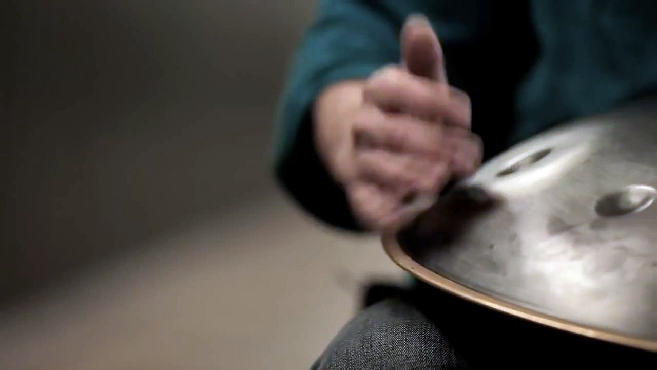 Daniel Waples Solo Hang Drum in a London Tunnel video Dailymotion