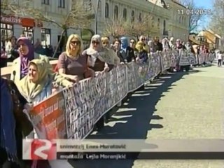 Mirni protest udruženja 'Žene Srebrenice' u Tuzli