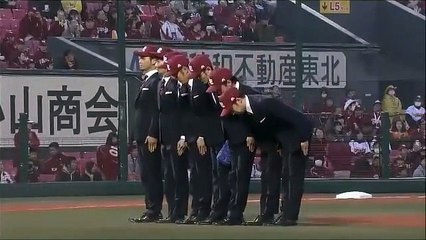 Videos Engraçados: Coreografia Cómica Na Cerimónia First Pitch Pelos World Order
