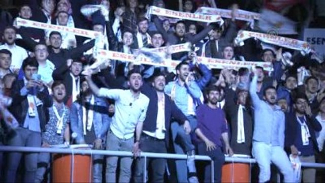 Davutoğlu: Yeni Türkiye Sizlerin Omuzlarında Yükselecek