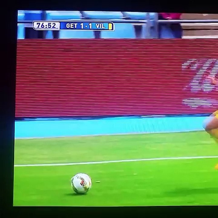 إصابة مروعة للاعب فياريال