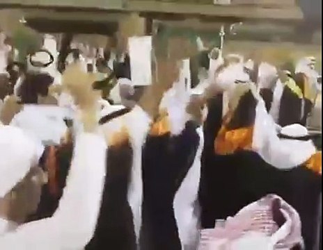 Saudis Chanting Slogans For Pakistan Is Government Agreed To Send Army In Their Favor???