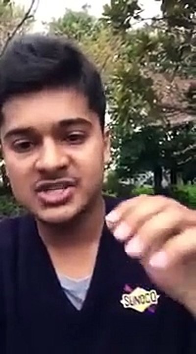 A Guy Blasted On Altaf Hussain Very Badly - MQM Supporters Avoid This Video