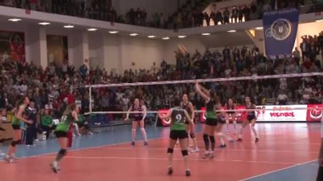 Şampiyonluğa Sevinen Taraftar Tribünden Düştü