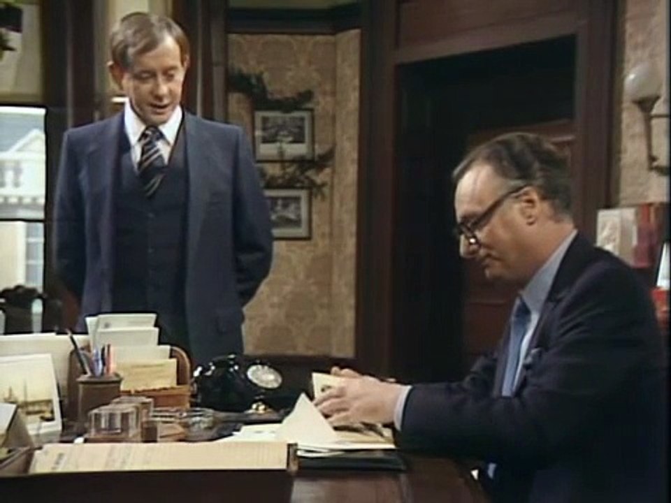 Yes Minister Special Sketch (Christmas at the ministry)- 1982 - video