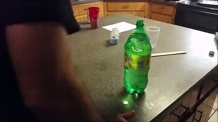 YouTube: padre se burla de su hija con un 'truco' de magia