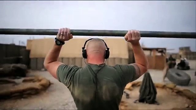 アフガニスタン駐留米兵の筋トレ風景