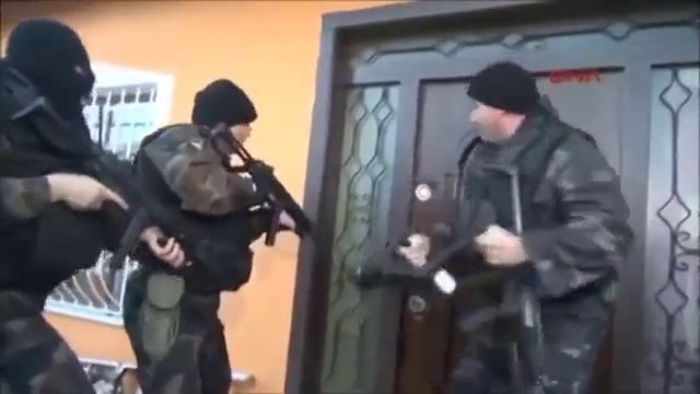 Ces MILITAIRES sont des IDIOTS !!