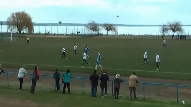 Ce supporter va nous montrer que lui AUSSI sais jouer au FOOT !