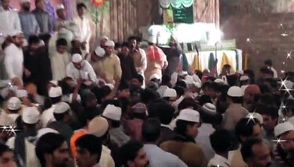 Peer Choorah Shareef getting love by there beloved followers in Lahore at the great programe of Milaad-e-Mustafa (PBUH)