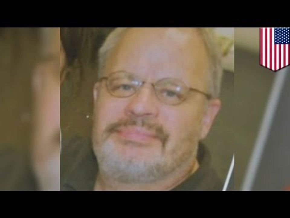 Profesor de tercer grado obliga a uno de sus estudiantes a destapar un inodoro con sus manos