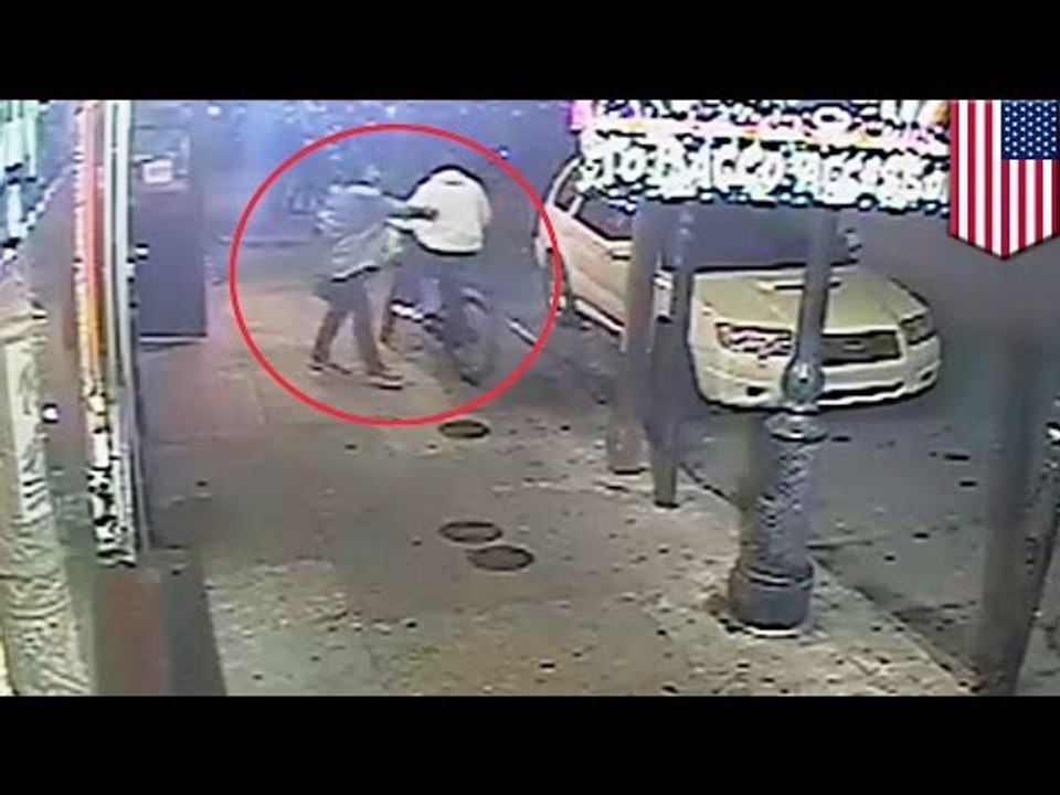 Mujer psicópata apuñala sin motivo aparente a peatones en una calle en Nueva Orleans