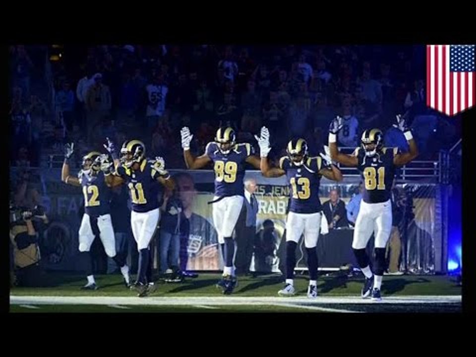 Jugadores de St. Louis Rams protestan durante partido de la NFL por decisión en caso Michael Brown