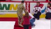 Un soldat de la US Army de retour de la guerre fait la surprise à sa famille en plein match de hockey!