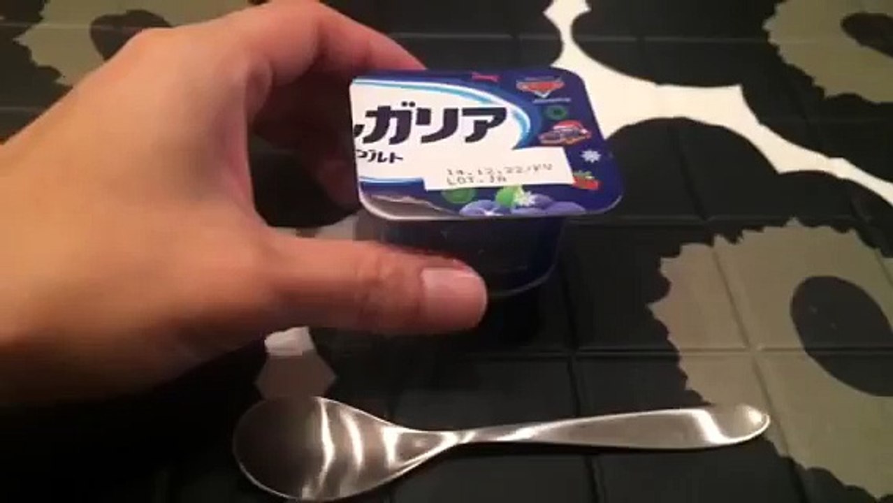 Lid of Japanese yogurt does not stick
