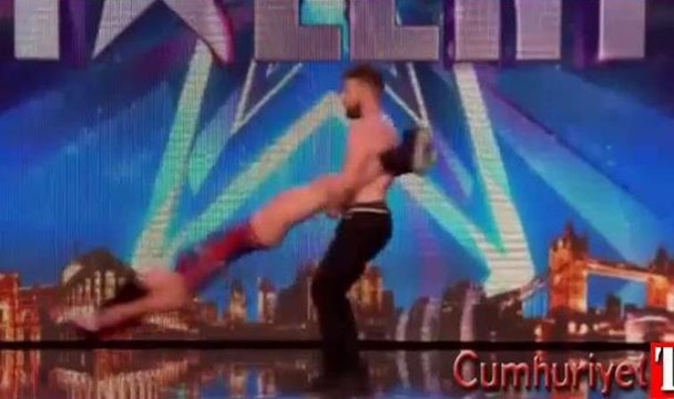 Patenli çiftten müthiş dans gösterisi