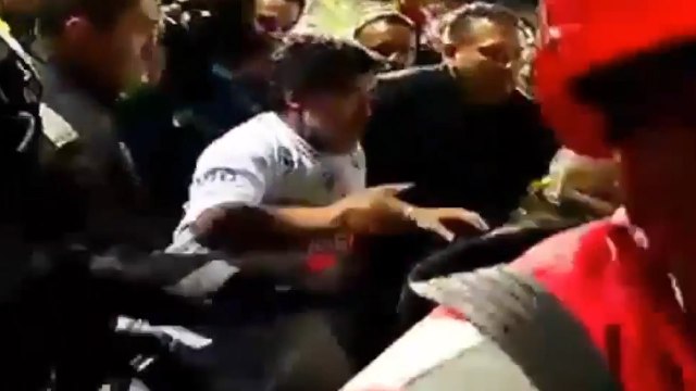 Maradona marque et pète les plombs en attaquant un journaliste !