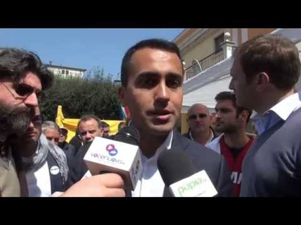 Gricignano (CE) - M5S in piazza: intervista a Luigi Di Maio (12.04.15)
