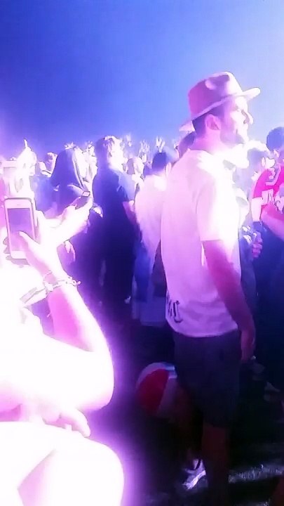 Robert Pattinson and FKA Twigs at Drake’s set at Coachella. 12/04/2015