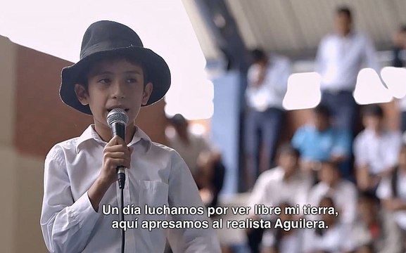 Un niño recita un poema a Evo Morales en la inauguración de un polideportivo - Salvados