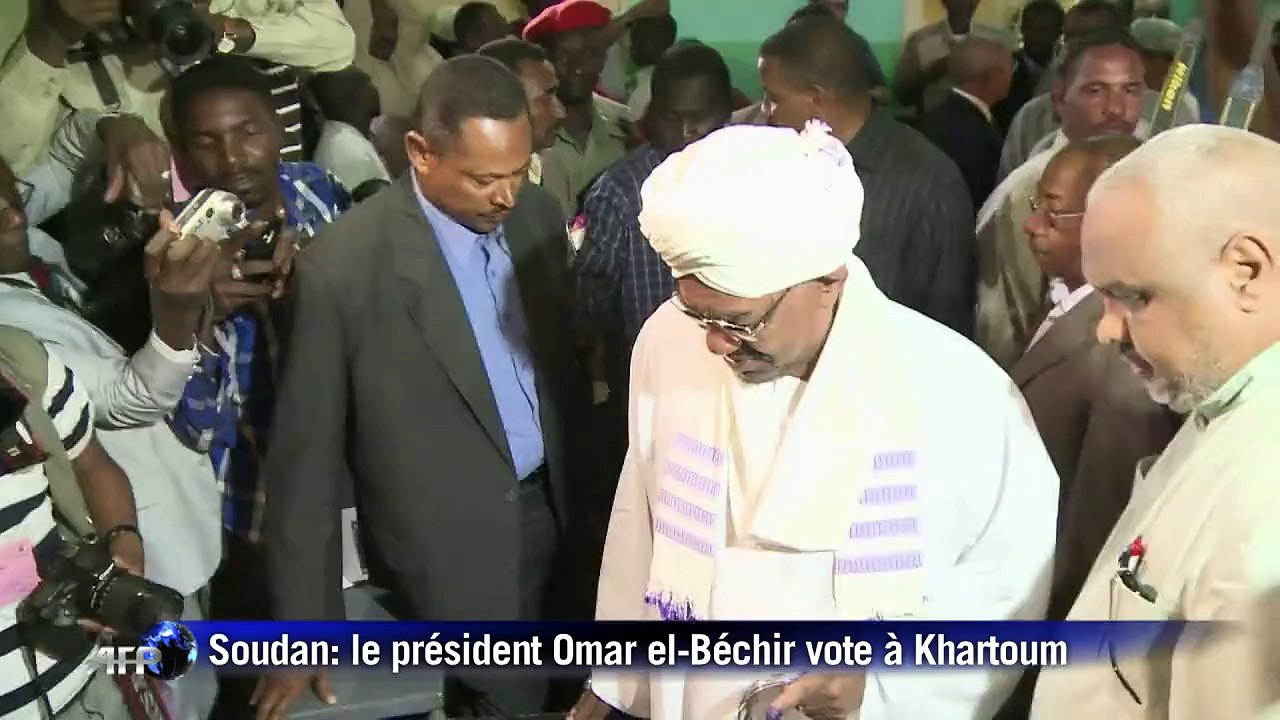 Soudan: le président Omar el-Béchir vote à Khartoum