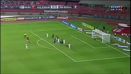 الحارس البرازيلي الرائع روجريو سيني (42 سنة) يواصل تسجيل المخالفات ( هدفه رقم 127 مع  نادي ساو باولو !)