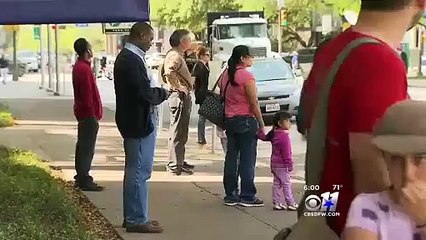 FAIL de la semaine : Un camion-grue tombe sur le Dallas Museum Of Art