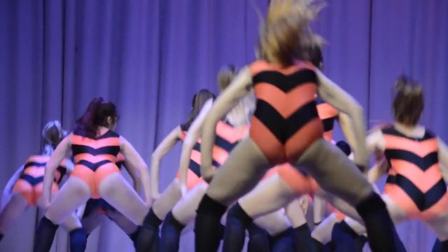 Пчёлки и Винни пух.Оренбург. Школьный детский театр