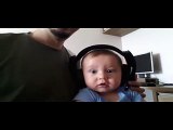 İlk Kez Rock Müzik Dinleyen Bebek Bakın Nasıl Tepki Verdi!