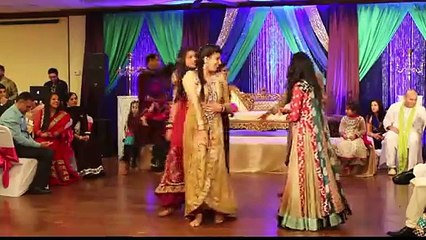 Desi Girls HOT Dance On Pakistani Wedding (HD)