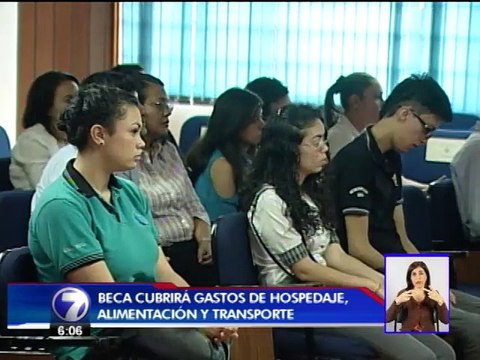 240 estudiantes de colegios técnicos fueron premiados con becas universitarias