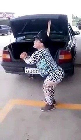 ANÃO DANÇANDO MURIÇOCA - Vídeo Dailymotion