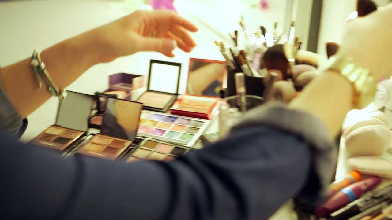 Celebrity Make Up Artist Collette Casey Shares...
