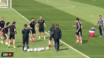 Cristiano Ronaldo kissing Marcelo after a nutmeg