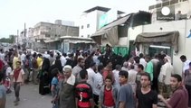 Comienzan a escasear los bienes más básicos en la ciudad yemení de Adén