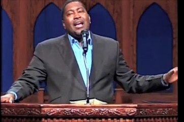 Pastor E. Dewey Smith Jr. Singing.....He's Sweet I know!