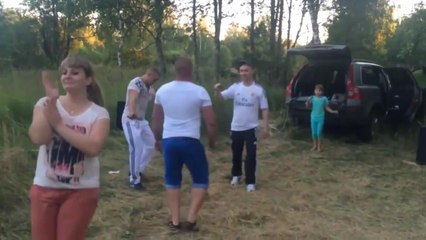 Вот так Русские отдыхают на природе!!!