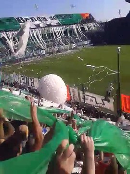 La hinchada de Banfield frente a Lanus (Torneo de Primera División AFA 2015)