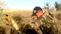 Ополченцы ДНР ведут стрельбу из ПТУР по украинским танкам