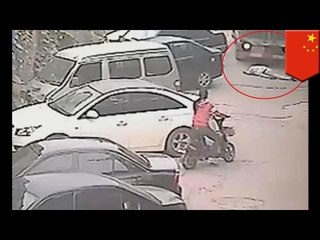 Download Video: ¿Accidente u homicidio? Anciano es arrollado tres veces por el conductor de un camión en China