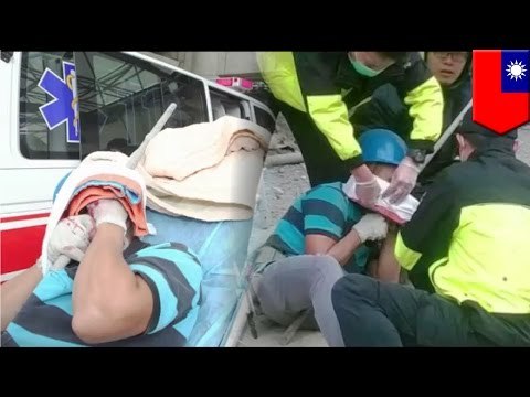 Andamio que cayo de un edificio en construcción en Taiwán atraviesa la cara de un trabajador