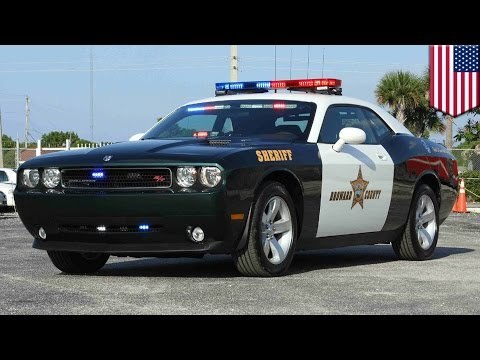 Pareja decide tener relaciones sexuales en una patrulla luego de ser arrestados