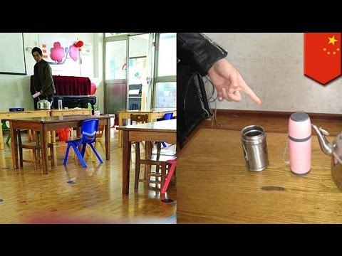 Chino orina en la bebida de sus compañeros