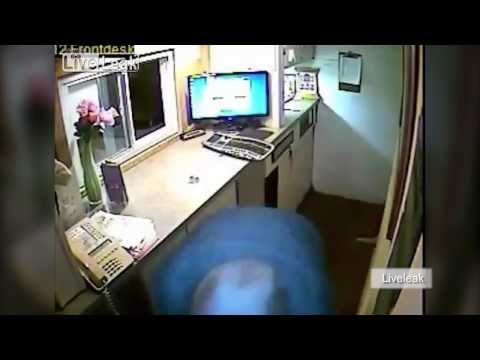 Ladrón salta a traves de la ventana de un hotel para robar