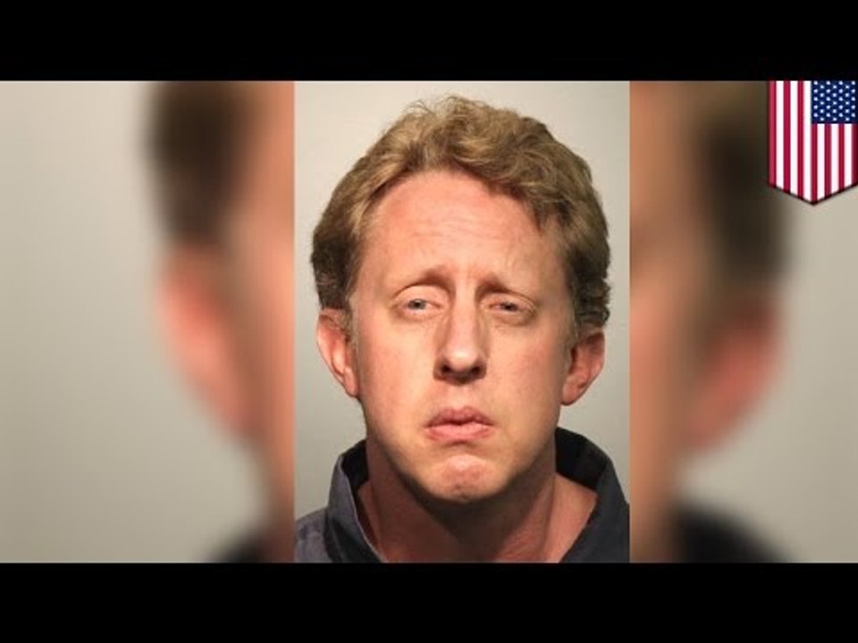 Ingeniero usa un iPod en su zapato como cámara oculta para grabar las partes intimas de mujeres