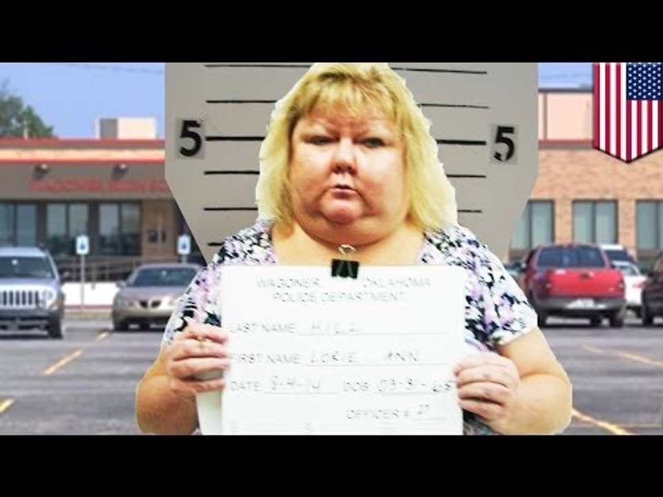 Profesora recién contratada se presenta en su primer día de escuela borracha y sin pantalones