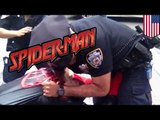 Sujeto disfrazado como el “hombre araña” golpea en la cara a policía de Times Square en Nueva York
