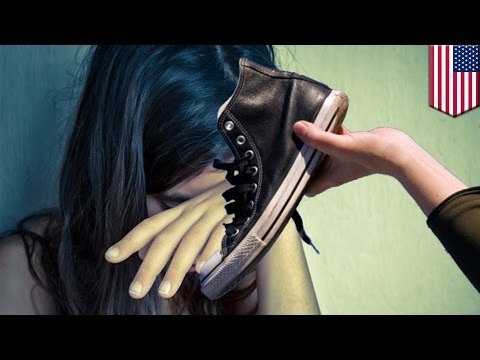 Madre amenaza y golpea a su hija luego de descubrir que es lesbiana en un intento de curarla