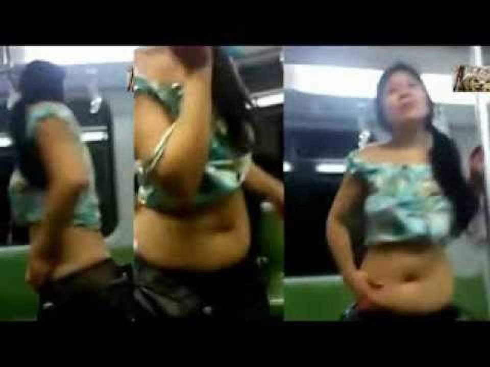 Mujer decide cambiarse de ropa en un metro y realiza un striptease improvisado